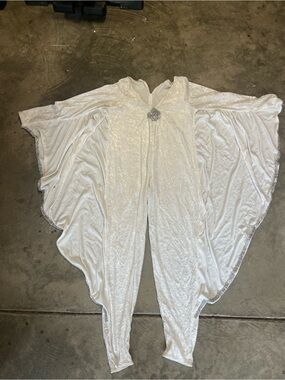 White Kids Sparkle Cape Wingsuit/Jumpsuit with Decorative Brooch Costume
